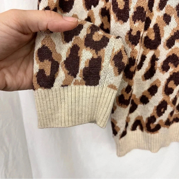 Leopard Print Cozy Crew Neck Knit Sweater Size Medium Animal Print - Picture 4 of 6